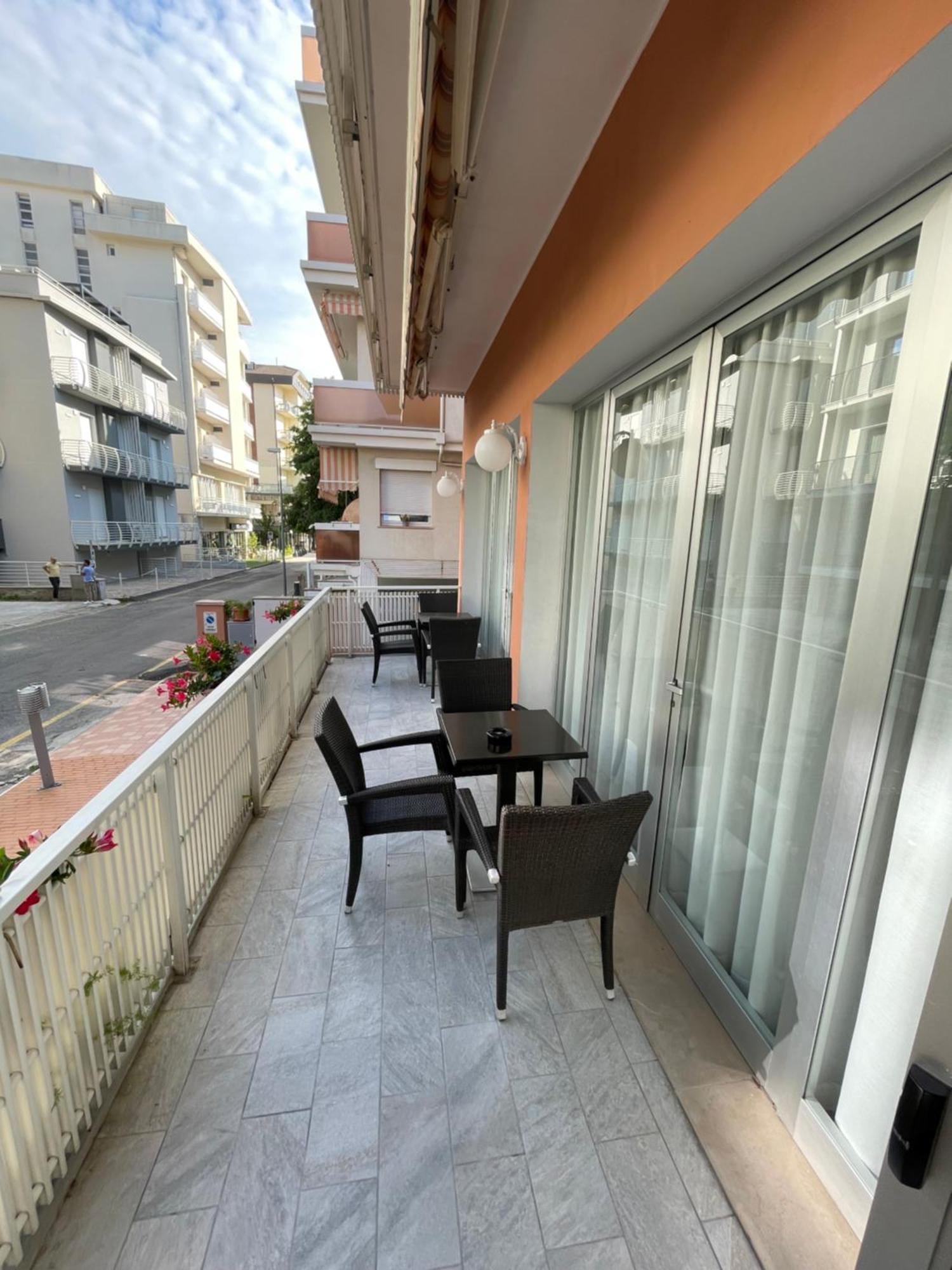 Hotel D'Annunzio Cattolica Exterior foto